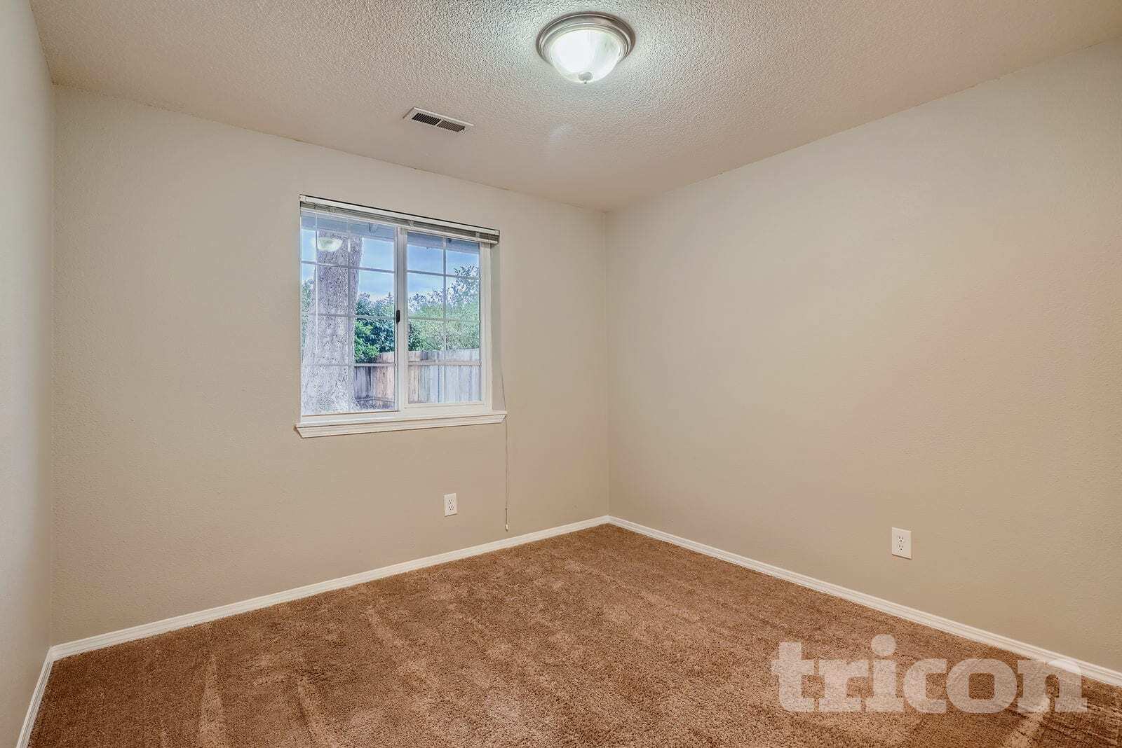 Building Photo - 13806 NE 47th St