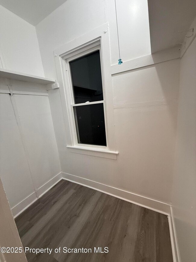 Building Photo - 929 Stafford Ave