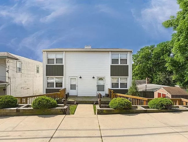 Building Photo - 112 Van Buren St