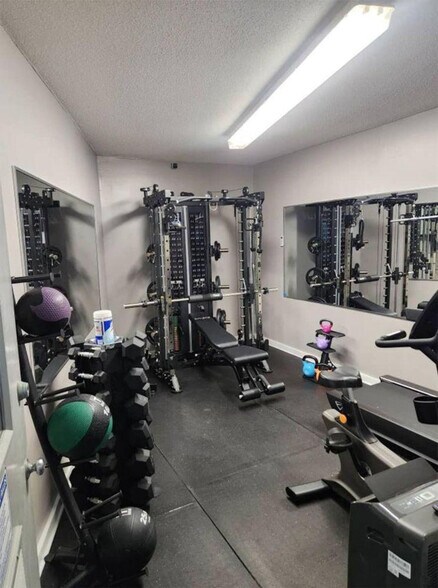 Building Photo - 983 Cayman Ct