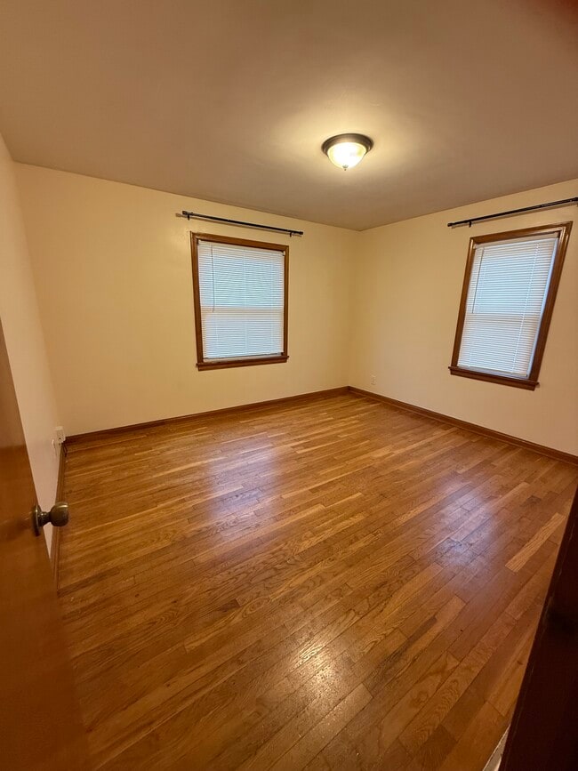 Building Photo - 788 E Archwood Ave