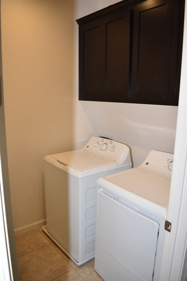 Building Photo - Lovely upgraded Four bedroom w Loft