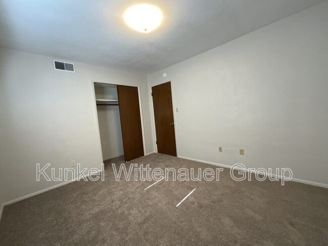 Building Photo - 900 8th St