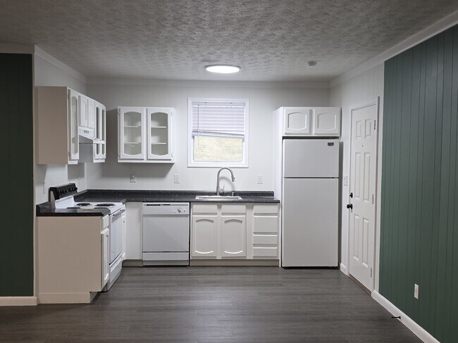 Building Photo - 105 Becky Dr