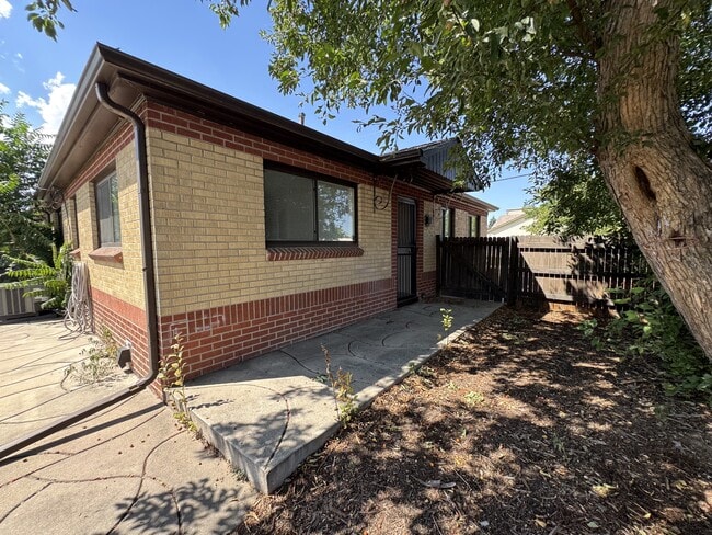 Building Photo - 2000 W Elk Pl