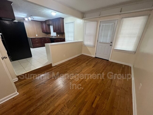 Building Photo - 916 Curry Cir SE