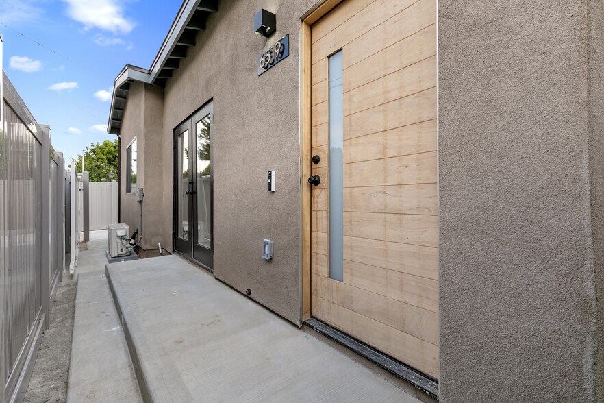 Building Photo - 6519 Coldwater Canyon Ave