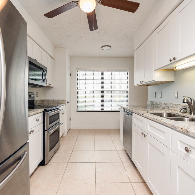 Building Photo - 9 Oakwood Park