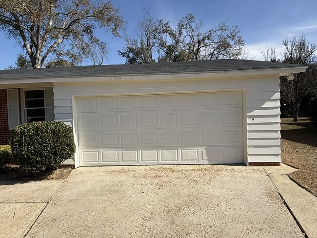 Building Photo - 61 Loganberry Cir