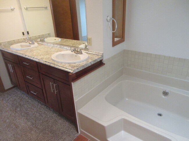 Building Photo - 3bd/2ba Renton Home
