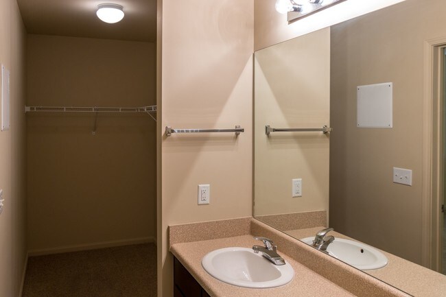 Building Photo - 5106 Delaware Ave