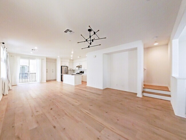 Building Photo - Los Alamitos Condo - 3 Bedroom / 2.5 Bathr...