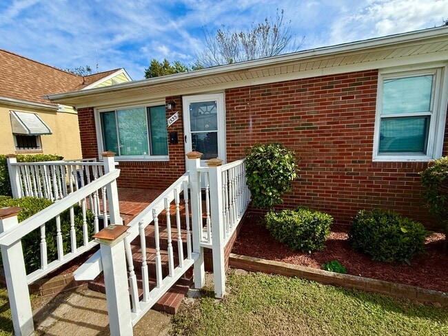 Building Photo - ***Renovated 3 Bedroom Ranch*Near Casino & Naval Hospital & Shipyard