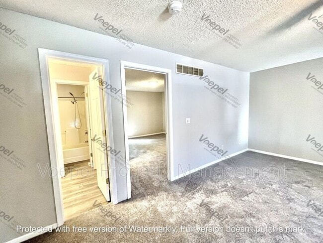 Building Photo - 5644 N Anita Ave