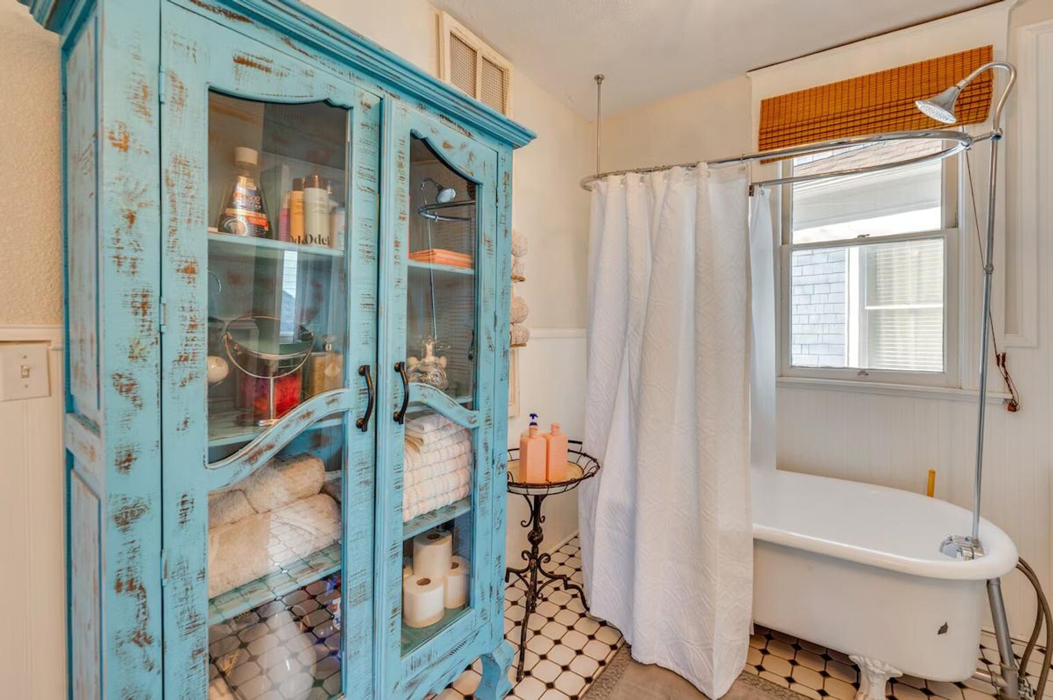 Building Photo - 2503 Broadway