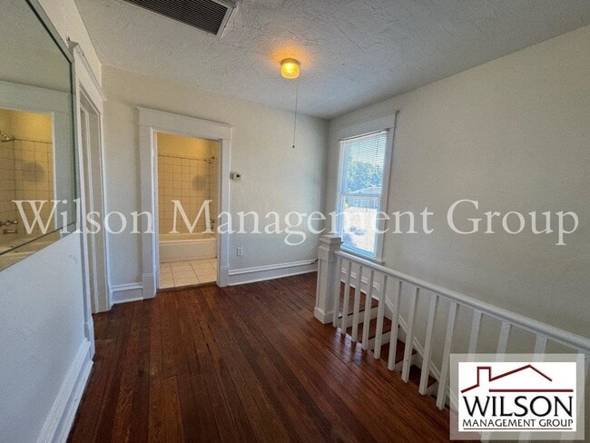 Building Photo - 516 E Anderson St