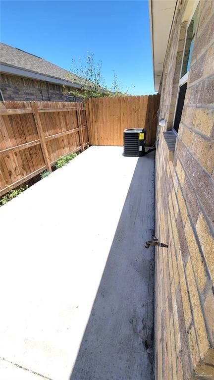 Building Photo - 14 Hiawatha Dr