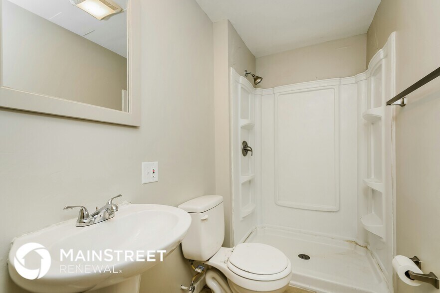 Building Photo - 532 Woods Crossing Dr