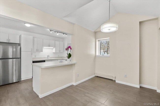 Building Photo - 1265 N Ridge Rd