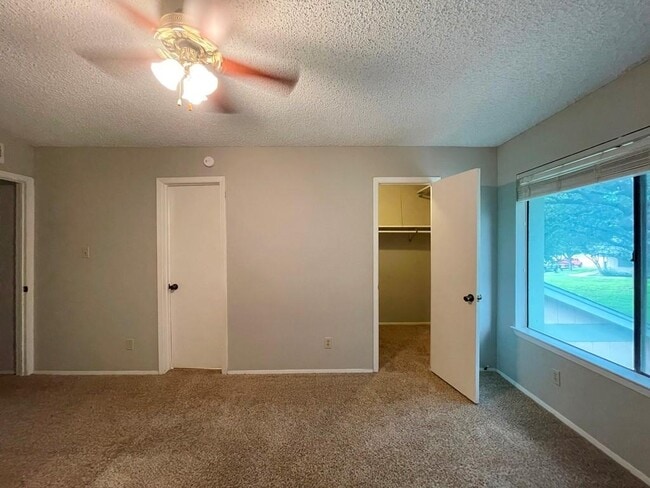 Building Photo - 9502 Quail Village Ln
