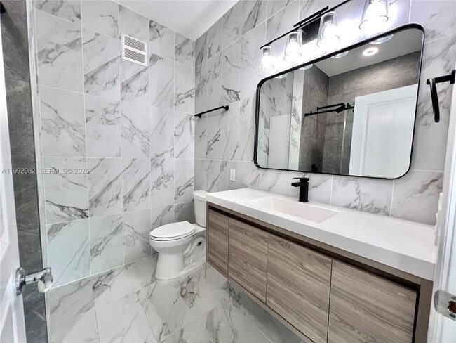 Building Photo - 450 NE 2nd Ave