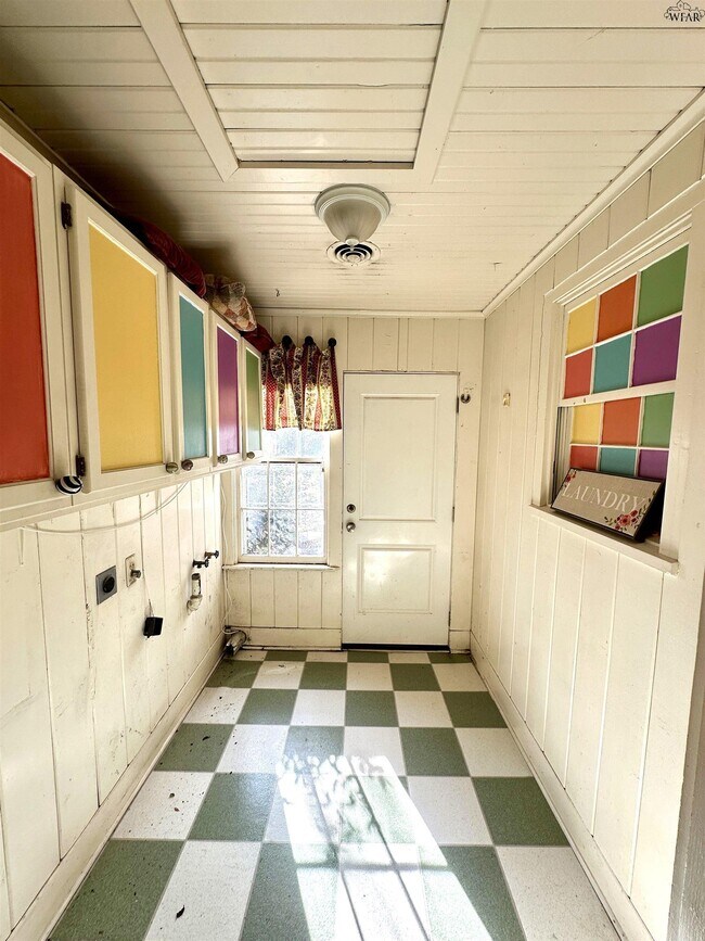 Building Photo - 2409 Ellingham