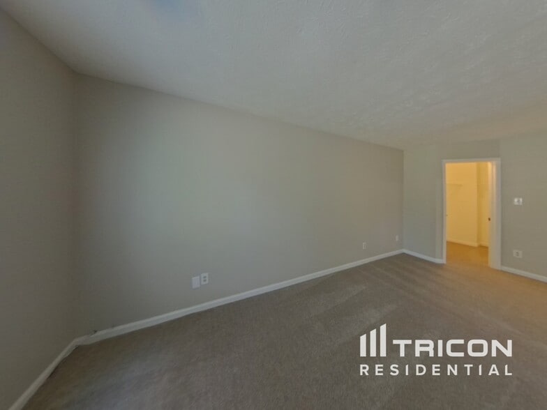Building Photo - 5242 Selene Dr