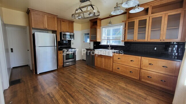 Building Photo - 2024-4624MF