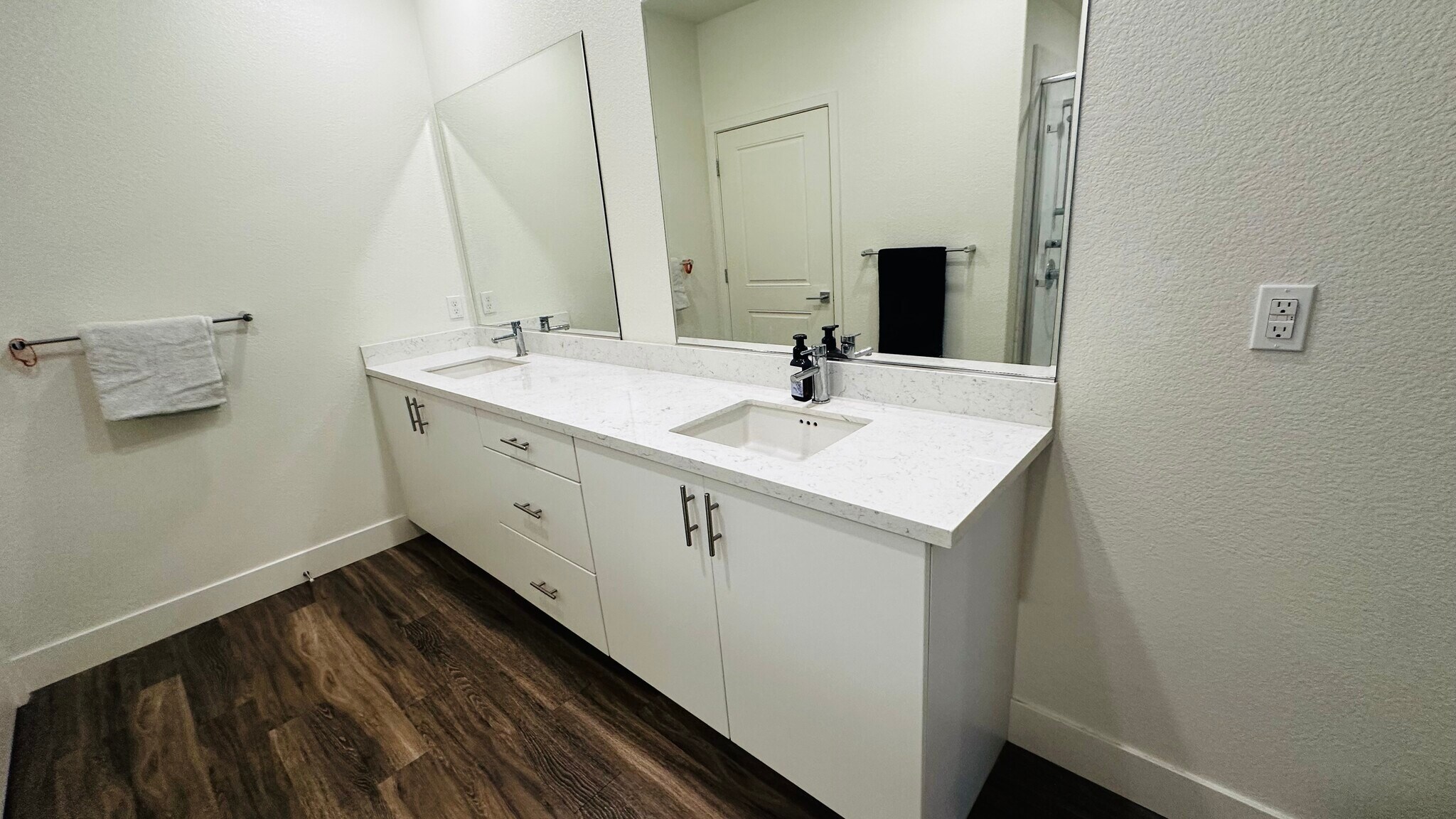 Building Photo - 5933 Sunstone Dr