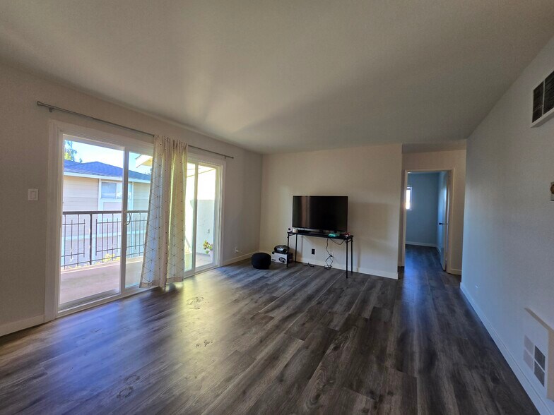 Building Photo - 14583 Doolittle Dr