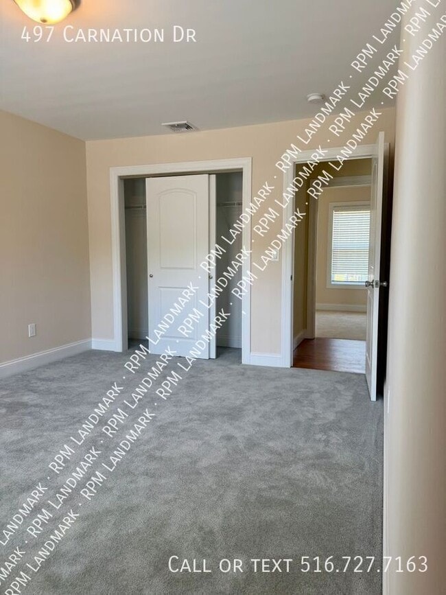Building Photo - 497 Carnation Dr