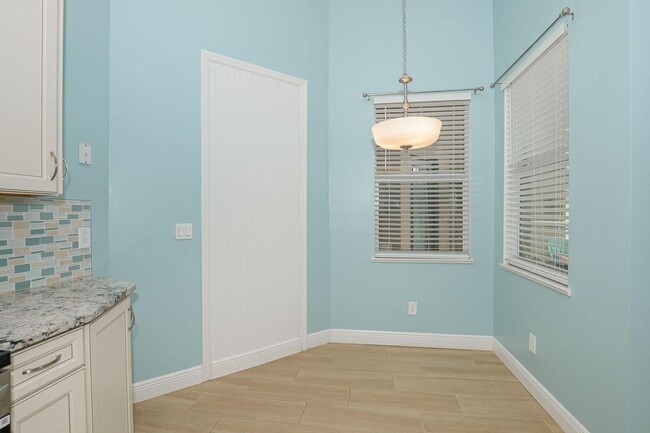 Building Photo - 341 SW Kestor Dr