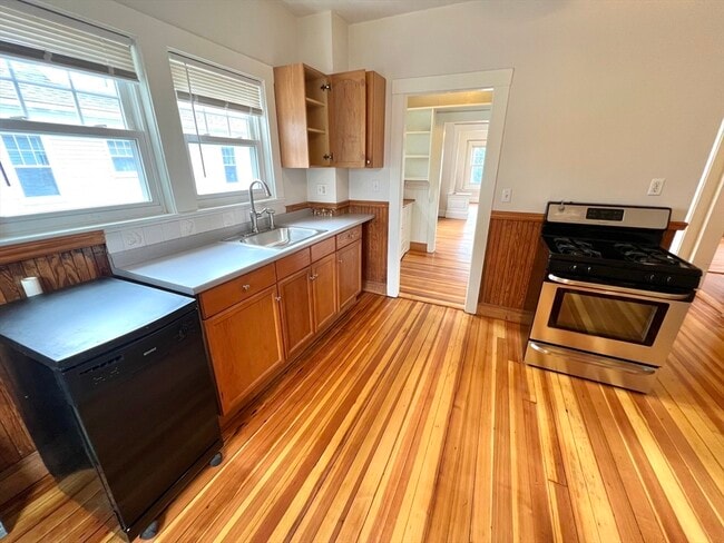 Building Photo - 171 School St