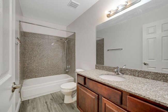 Building Photo - SINGLE BEDROOM CONDO IN GUARD GATED COMMUN...