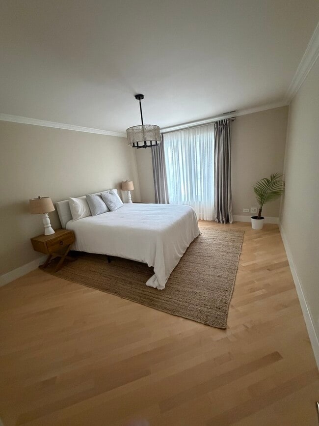 Building Photo - 525 Senon Dr