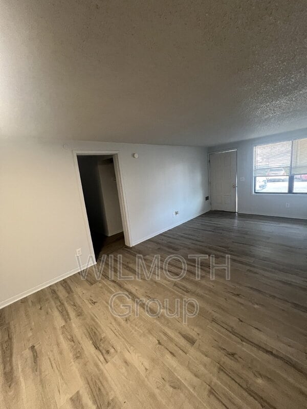 Building Photo - 2000 Indianapolis Rd