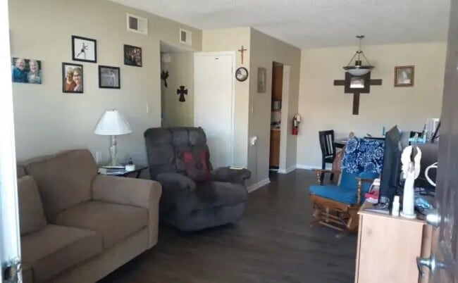 Building Photo - 801 Wildcat Dr