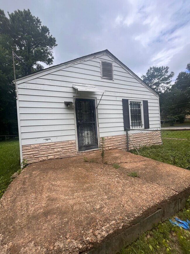 Building Photo - 1179 Longcrest Rd