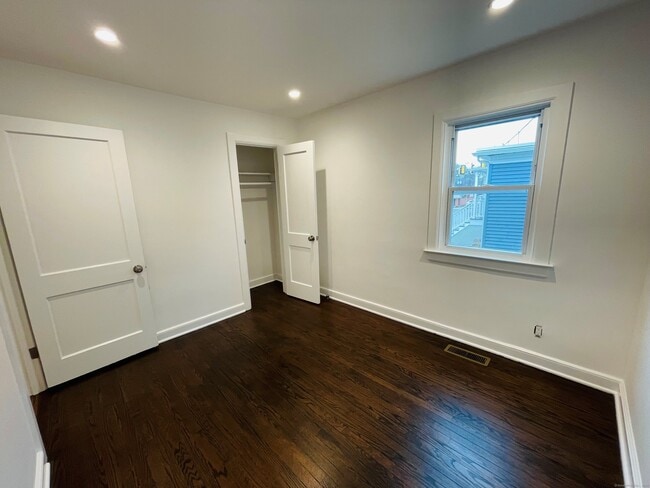 Building Photo - 317 Strawberry Hill Ave