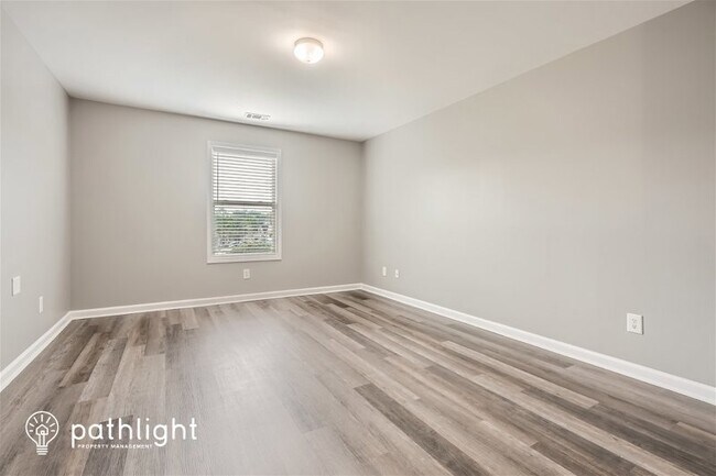 Building Photo - 213 Logan Creek Lane