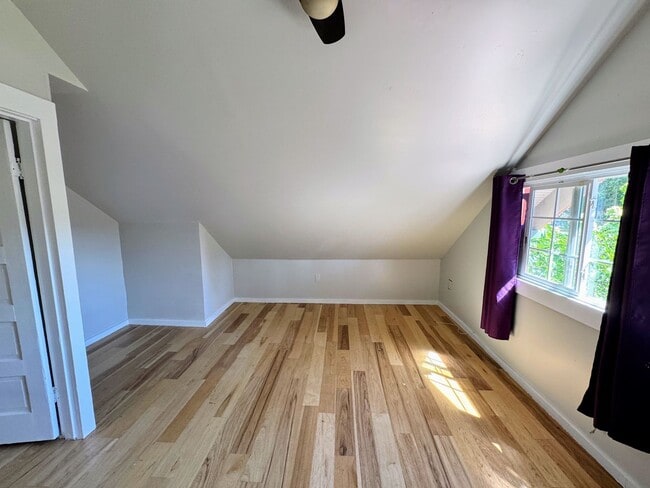 Building Photo - Beautiful 4+ Bed, 3 Bath Crafstman Home with Fenced Yard near St. Johns