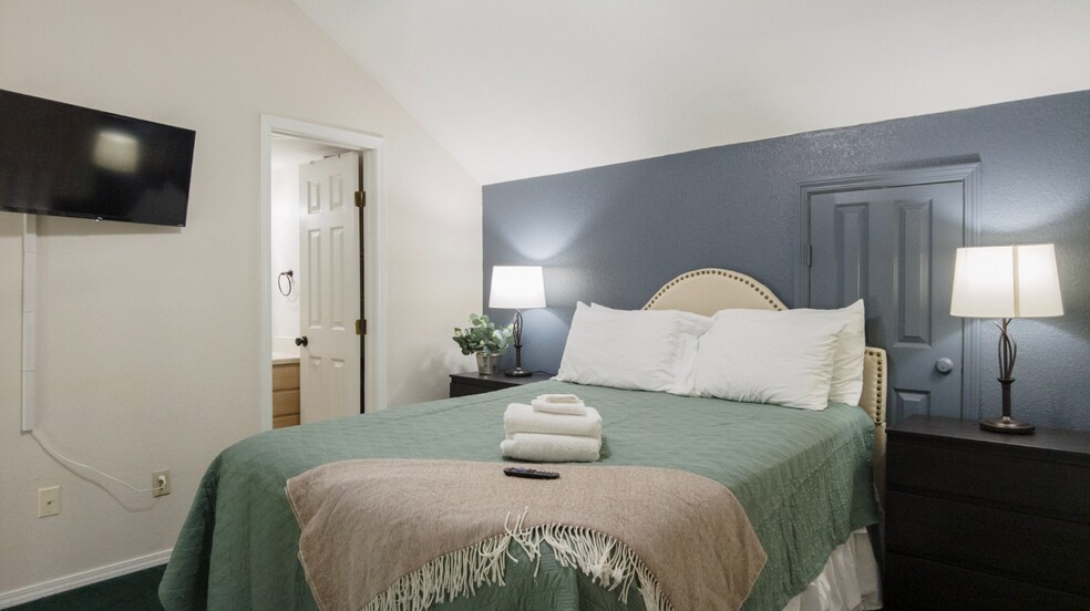 Building Photo - 420 Fall Creek Dr