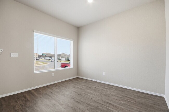 Building Photo - "Charming 3-Bedroom Retreat with 2 Baths in the Heart of New Braunfels!"