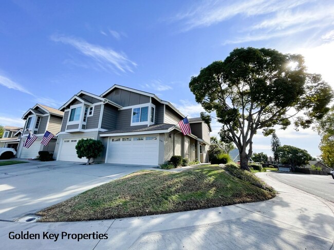 Building Photo - Remodeled townhome located in the Cape at ...