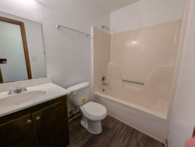 Building Photo - 410/412 Rustwood Dr