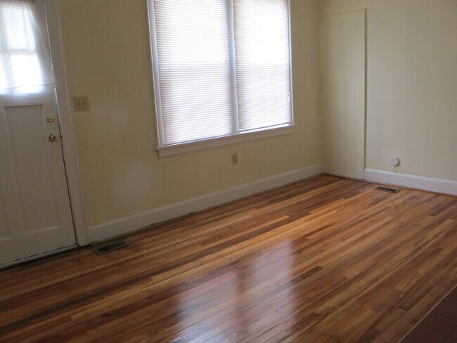 living room - 2203 Lee St