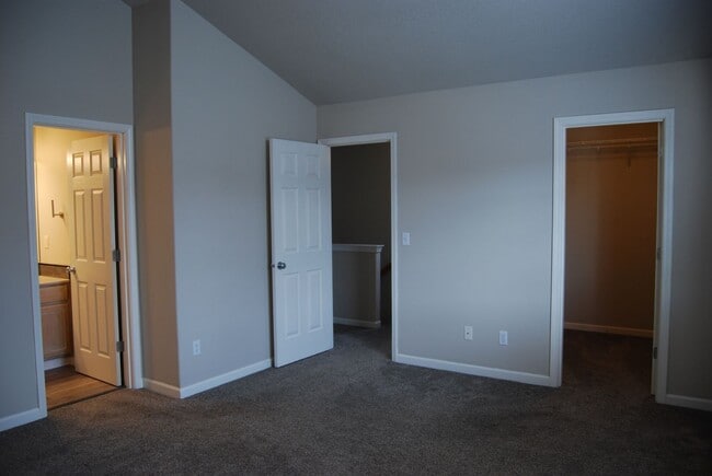 Building Photo - Modern 3 Bed 2.5 Bath Home in Sifton with ...