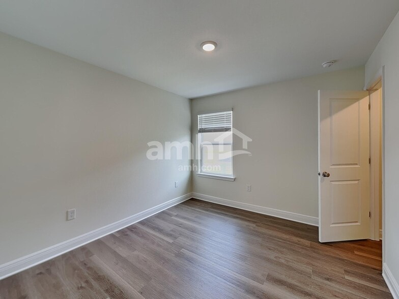 Building Photo - 5972 River Farm Ave