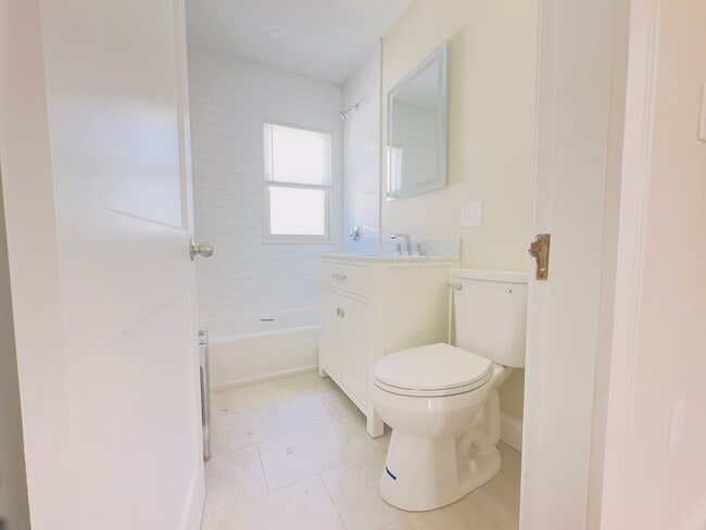 Building Photo - 82 Elmer Rd