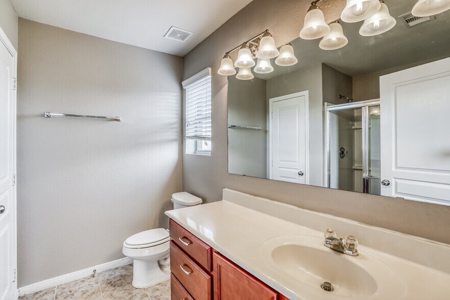 Building Photo - 6450 Dayridge Ln